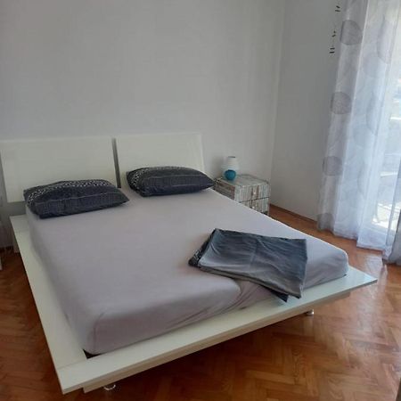 Apartman Rebeka Jezera Ngoại thất bức ảnh