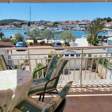 Apartman Rebeka Jezera Ngoại thất bức ảnh