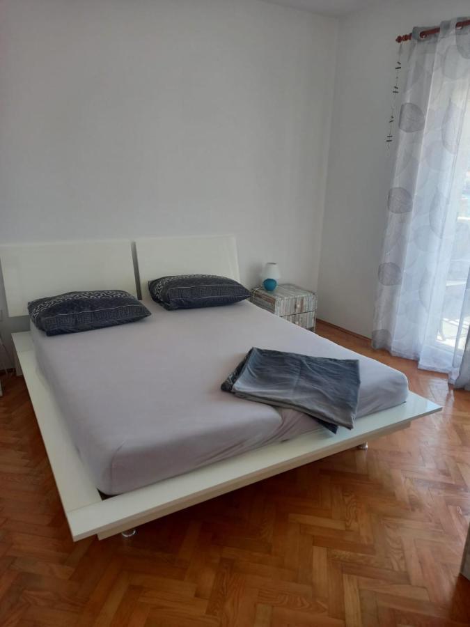 Apartman Rebeka Jezera Ngoại thất bức ảnh
