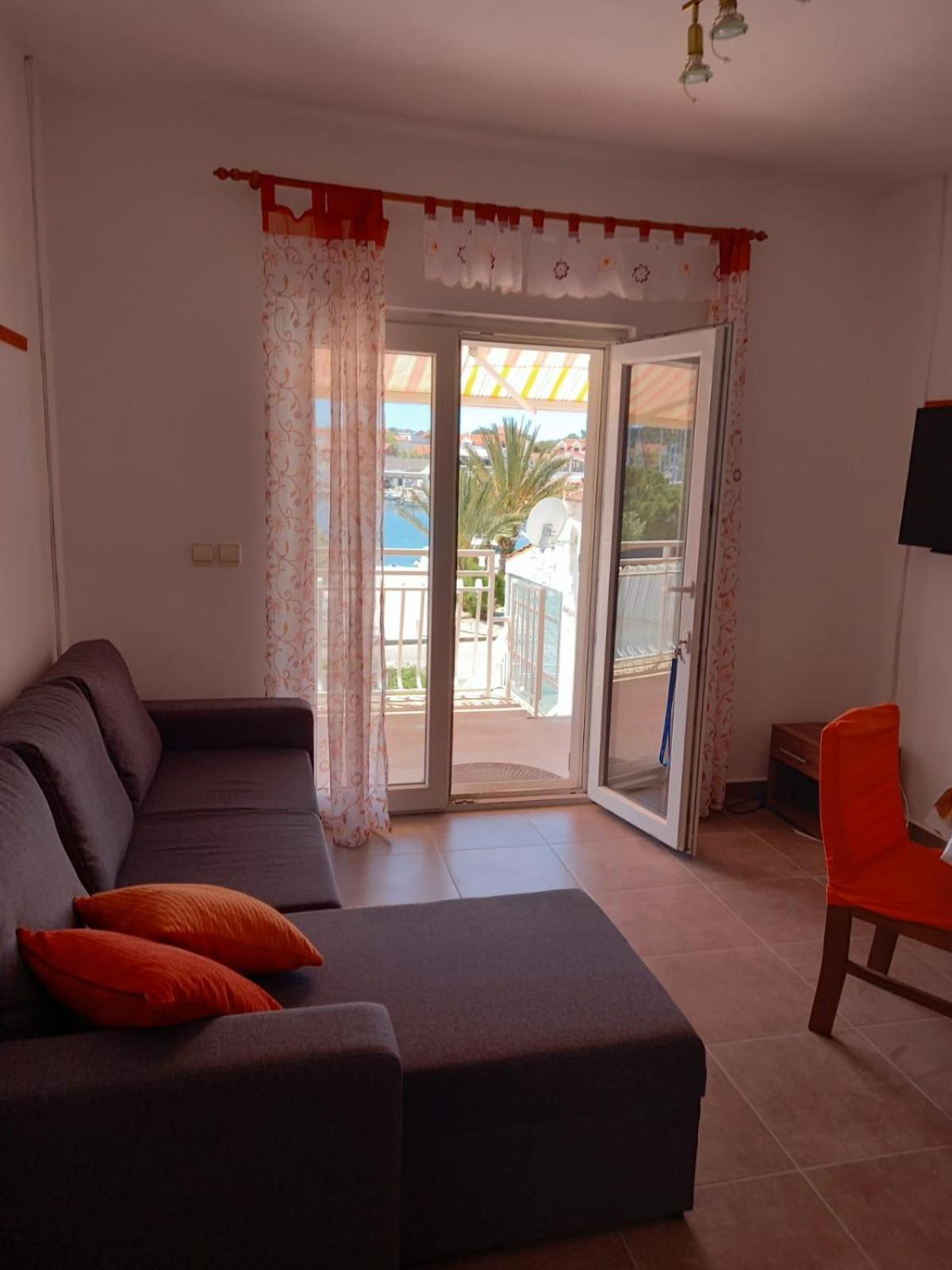 Apartman Rebeka Jezera Ngoại thất bức ảnh