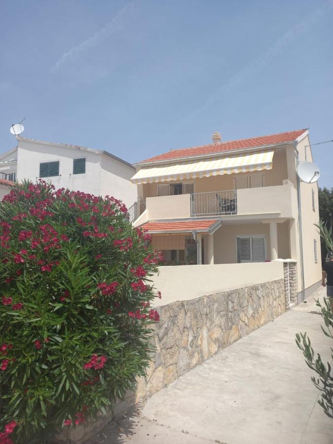 Apartman Rebeka Jezera Ngoại thất bức ảnh