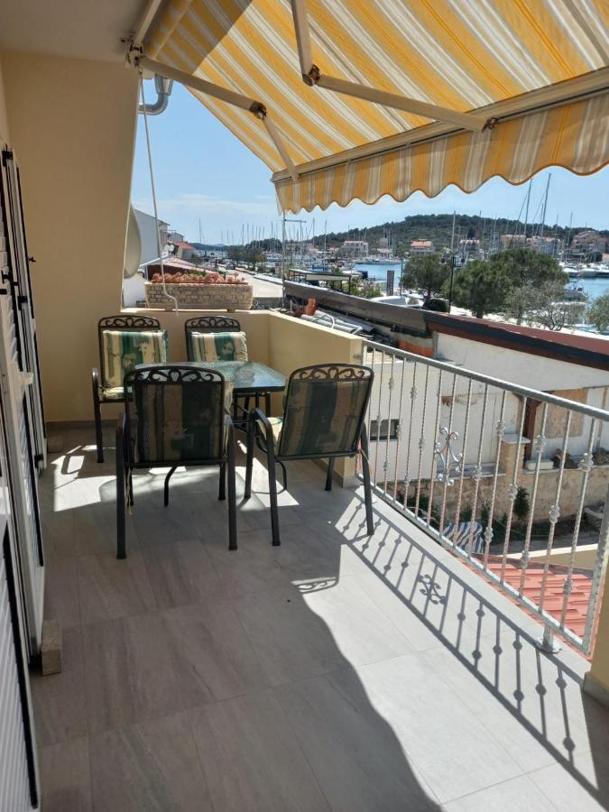Apartman Rebeka Jezera Ngoại thất bức ảnh