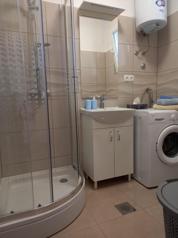 Apartman Rebeka Jezera Ngoại thất bức ảnh